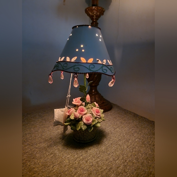 🌸Beautiful Roses tea candle holder! Love it! - Picture 3 of 12